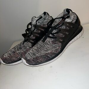 Adidas Tubular Primeknit